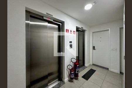 Apartamento à venda com 72m², 2 quartos e 2 vagasHall Apartamento