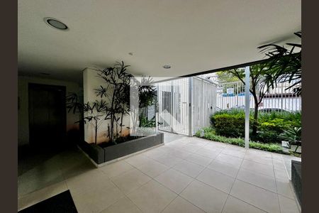 Apartamento à venda com 72m², 2 quartos e 2 vagasEntrada