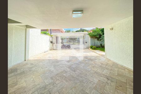 Casa à venda com 300m², 3 quartos e 4 vagas Casa à venda com 300m², 3 quartos e 4 vagasÁrea comum