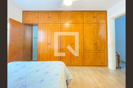 Casa à venda com 300m², 3 quartos e 4 vagas Casa à venda com 300m², 3 quartos e 4 vagasQuarto 1