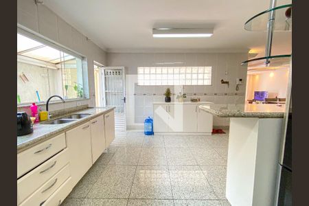 Casa à venda com 300m², 3 quartos e 4 vagas Casa à venda com 300m², 3 quartos e 4 vagasCozinha