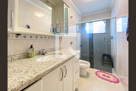 Casa à venda com 300m², 3 quartos e 4 vagas Casa à venda com 300m², 3 quartos e 4 vagasBanheiro