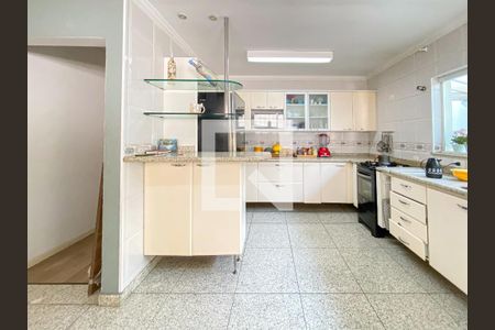 Casa à venda com 300m², 3 quartos e 4 vagas Casa à venda com 300m², 3 quartos e 4 vagasCozinha