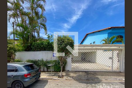 Casa à venda com 300m², 3 quartos e 4 vagas Casa à venda com 300m², 3 quartos e 4 vagasFachada