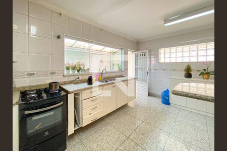 Casa à venda com 300m², 3 quartos e 4 vagas Casa à venda com 300m², 3 quartos e 4 vagasCozinha