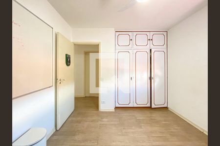 Casa à venda com 300m², 3 quartos e 4 vagas Casa à venda com 300m², 3 quartos e 4 vagasQuarto 2