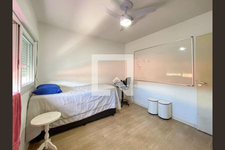 Casa à venda com 300m², 3 quartos e 4 vagas Casa à venda com 300m², 3 quartos e 4 vagasQuarto 2