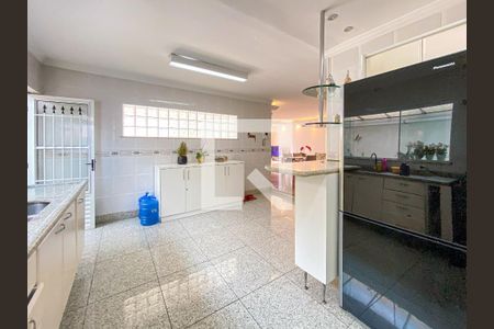 Casa à venda com 300m², 3 quartos e 4 vagas Casa à venda com 300m², 3 quartos e 4 vagasCozinha