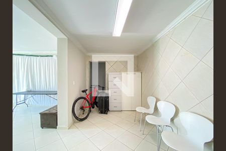 Casa à venda com 300m², 3 quartos e 4 vagas Casa à venda com 300m², 3 quartos e 4 vagasÁrea comum