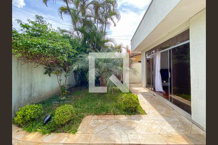 Casa à venda com 300m², 3 quartos e 4 vagas Casa à venda com 300m², 3 quartos e 4 vagasÁrea comum