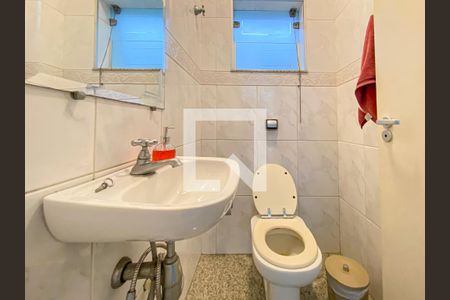 Casa à venda com 300m², 3 quartos e 4 vagas Casa à venda com 300m², 3 quartos e 4 vagasBanheiro de Serviço