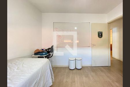 Casa à venda com 300m², 3 quartos e 4 vagas Casa à venda com 300m², 3 quartos e 4 vagasQuarto 2