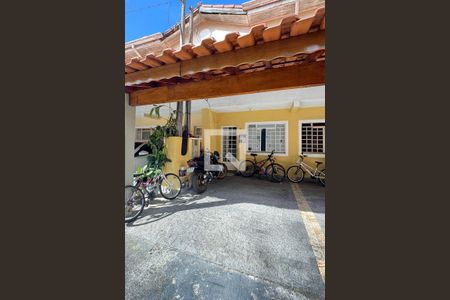 Casa de condomínio à venda com 65m², 2 quartos e 1 vagaFachada