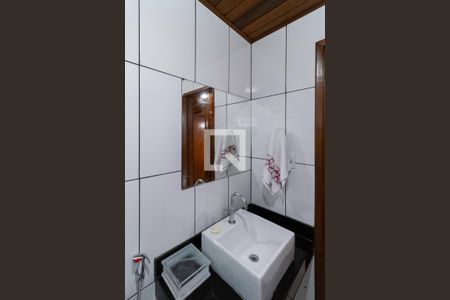 Casa à venda com 260m², 3 quartos e 4 vagasBanheiro social 