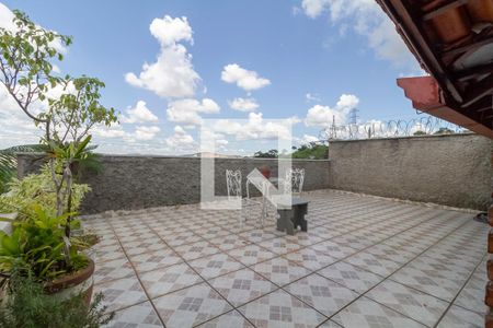 Casa à venda com 260m², 3 quartos e 4 vagasVaranda 