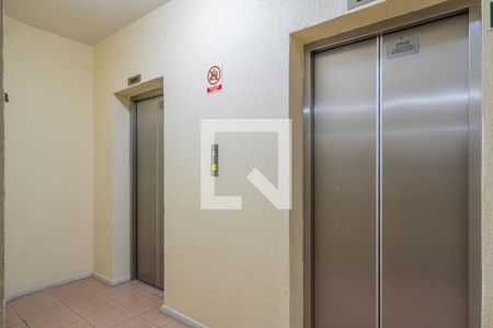 Apartamento à venda com 47m², 1 quarto e sem vagaElevadores