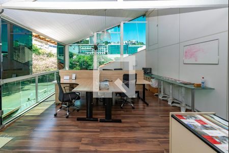 Casa à venda com 549m², 6 quartos e 5 vagasEscritorio 2 - entrada individual