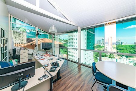 Casa à venda com 549m², 6 quartos e 5 vagasEscritorio 2 - entrada individual