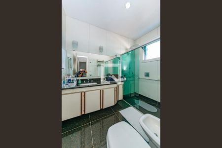 Casa à venda com 549m², 6 quartos e 5 vagasBanheiro da Suíte