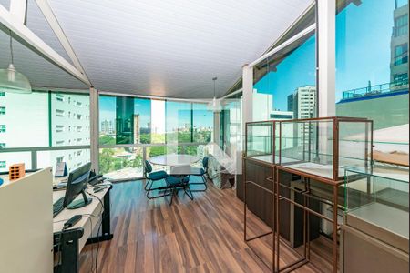 Casa à venda com 549m², 6 quartos e 5 vagasEscritorio 2 - entrada individual