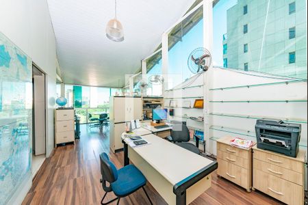 Casa à venda com 549m², 6 quartos e 5 vagasEscritorio 2 - entrada individual