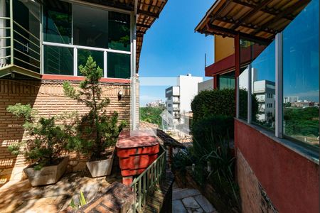 Casa à venda com 549m², 6 quartos e 5 vagasEntrada