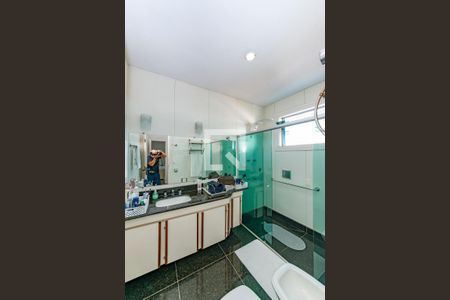 Casa à venda com 549m², 6 quartos e 5 vagasBanheiro da Suíte