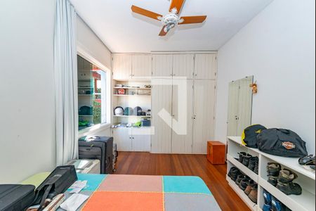 Casa à venda com 549m², 6 quartos e 5 vagasQuarto 2