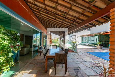 Casa à venda com 549m², 6 quartos e 5 vagasVaranda