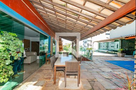 Casa à venda com 549m², 6 quartos e 5 vagasVaranda