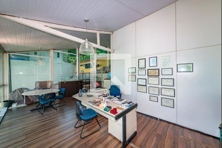 Casa à venda com 549m², 6 quartos e 5 vagasEscritorio 2 - entrada individual