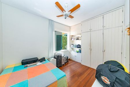 Casa à venda com 549m², 6 quartos e 5 vagasQuarto 2