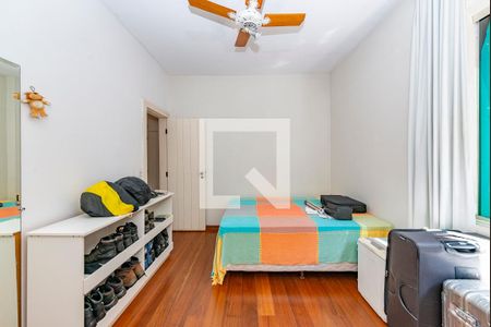 Casa à venda com 549m², 6 quartos e 5 vagasQuarto 2