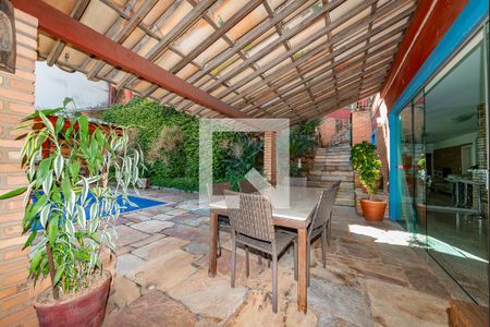 Casa à venda com 549m², 6 quartos e 5 vagasVaranda