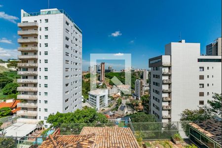 Casa à venda com 549m², 6 quartos e 5 vagasEscritorio 2 - entrada individual