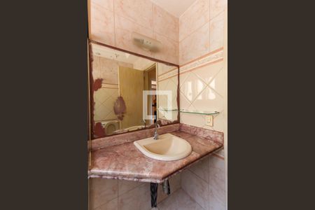 Casa à venda com 178m², 3 quartos e 2 vagasBanheiro