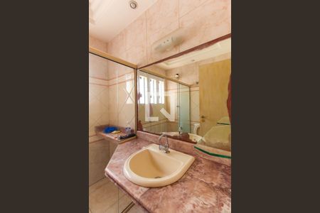 Casa à venda com 178m², 3 quartos e 2 vagasBanheiro