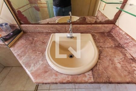 Casa à venda com 178m², 3 quartos e 2 vagasBanheiro