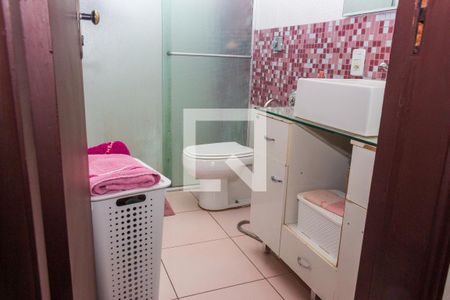 Casa à venda com 120m², 2 quartos e 2 vagasBanheiro da Suíte 1