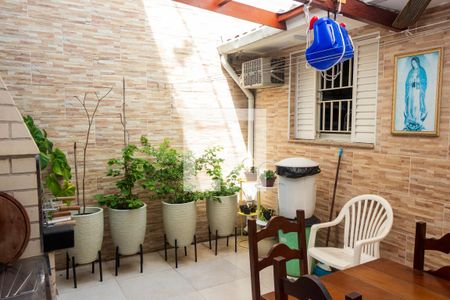 Casa à venda com 120m², 2 quartos e 2 vagasQuintal