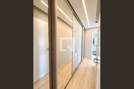 Apartamento à venda com 147m², 3 quartos e 3 vagas Apartamento à venda com 147m², 3 quartos e 3 vagasCloset da suíte