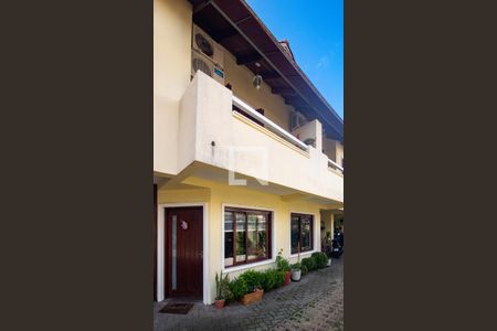 Casa à venda com 84m², 2 quartos e 1 vaga Casa à venda com 84m², 2 quartos e 1 vagaFachada