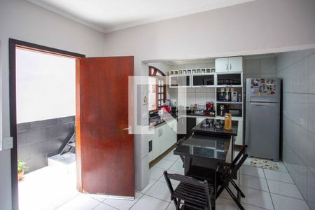 Casa à venda com 185m², 3 quartos e 2 vagasCozinha