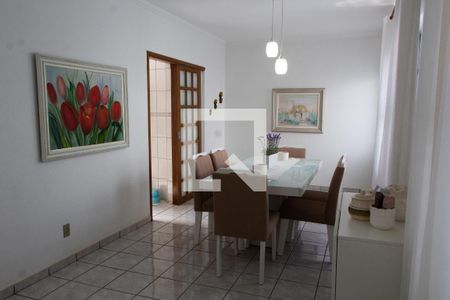 Casa à venda com 300m², 3 quartos e 4 vagasSALA DE JANTAR TÉRREO