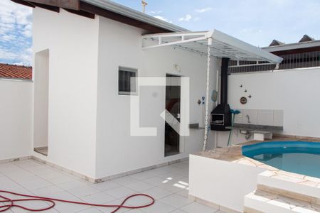 Casa à venda com 300m², 3 quartos e 4 vagasQUARTO ÁREA EXTERNA FUNDOS