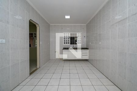 Casa para alugar com 100m², 2 quartos e 2 vagasCozinha