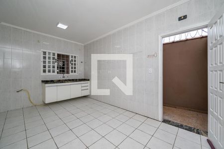 Casa para alugar com 100m², 2 quartos e 2 vagasCozinha