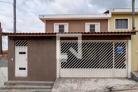 Casa para alugar com 100m², 2 quartos e 2 vagasFachada