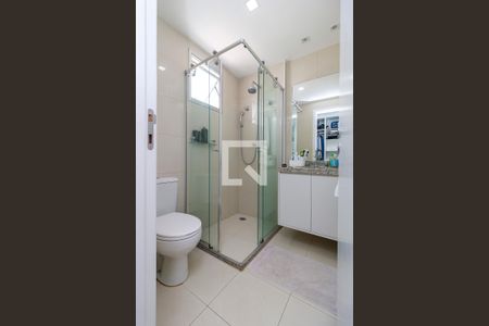 Apartamento à venda com 106m², 2 quartos e 2 vagas Apartamento à venda com 106m², 2 quartos e 2 vagasSuíte 1 - Banheiro