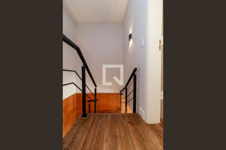 Apartamento à venda com 106m², 2 quartos e 2 vagasEscada